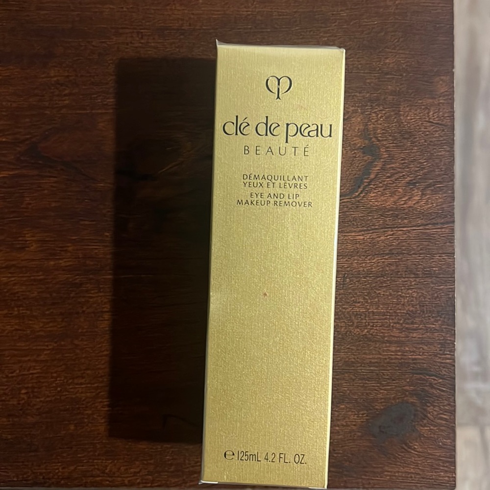 Cle De Peau